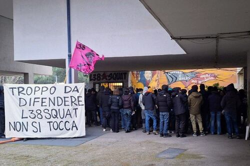 Al palo lo sgombero del centro sociale. Fermi i lavori per nuove case popolari