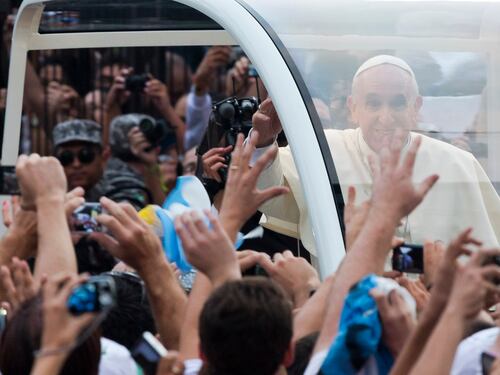 Il Papa in Brasile, scontri in piazza. Trovato un ordigno