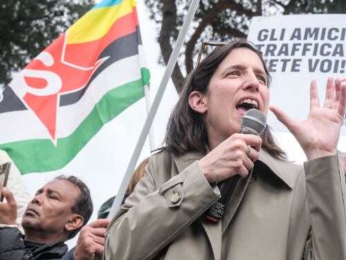 Protezione speciale, Elly Schlein contro Giorgia Meloni: bugiarda