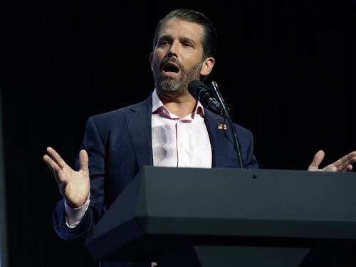 Il figlio di Trump twitta sul coronavirus e viene "bloccato" da Twitter, Facebook e Youtube