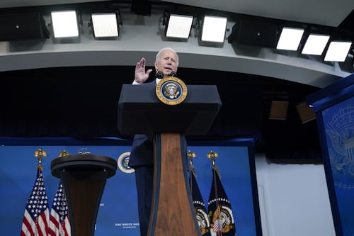 “Percezione diversa al mondo”. La telefonata sull’Afghanistan che inguaia Joe Biden: rischia l’impeachment