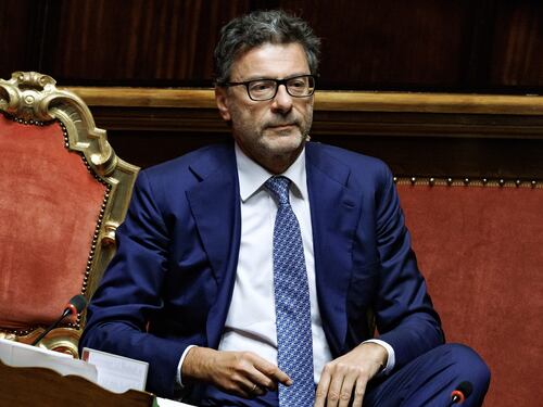 Pensioni, extraprofitti, accise e sigarette: la Manovra tra fake e realtà
