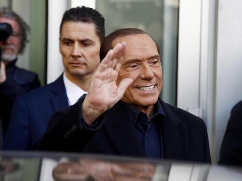 Berlusconi fa il Cavaliere