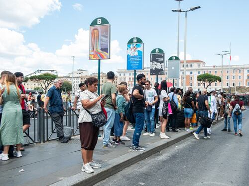 Roma, oggi lo sciopero dei mezzi: stop a metro, tram e bus. Gli orari e il caso fasce di garanzia