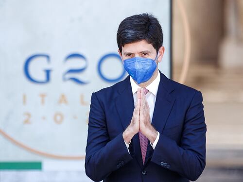 Torna il partito del terrore di Crisanti e Speranza: "Rischiamo un altro lockdown"