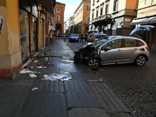 Modena, altro che follia di un’auto che “si guida da sola”. Noi oggetto dell’odio di chi abbiamo accolto