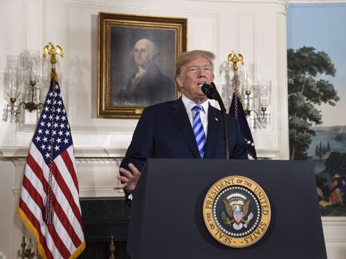Usa via dall'accordo sul nucleare. Trump: "L'Iran finanzia il terrore"