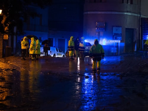 Maltempo killer, un morto in Sardegna. Frane e allerta in tutta Italia