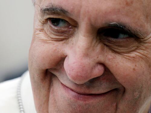 Il Papa esalta il ruolo della donna nella Chiesa e nella società