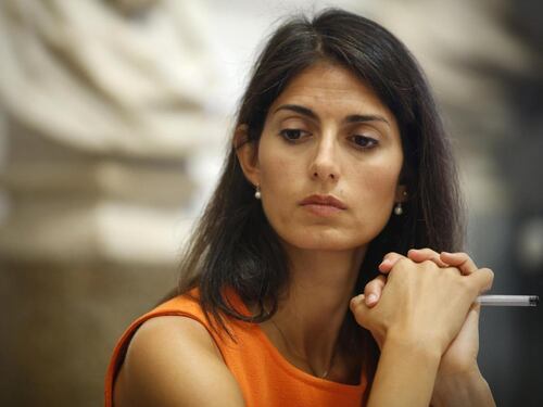 Le chat della Raggi: "Avete un assessore?"