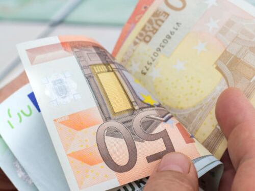 La pensione di cittadinanza sarà in contanti