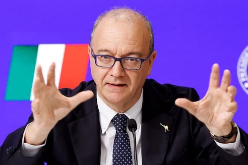 Scuola, il ministro Valditara: "Punteremo sul welfare per i docenti"