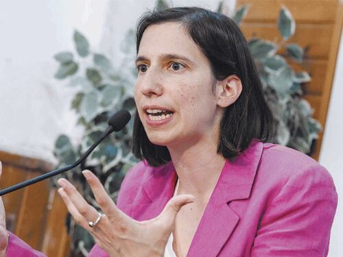 Elly Schlein, crollo nei sondaggi. Pd allo sbando: ormai è sotto il 20 per cento