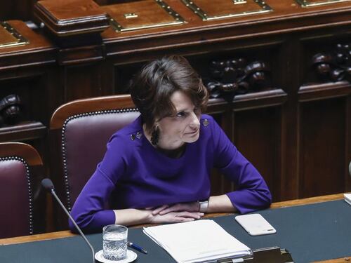 "Tagliati 30 milioni di fondi alle famiglie. La Bonetti deve dimettersi"
