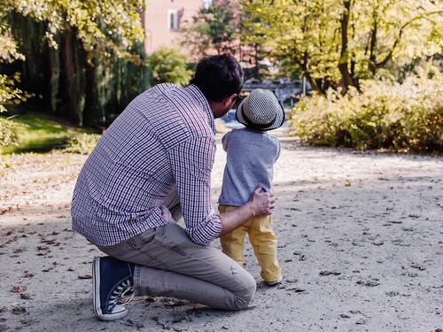 Roma, salta la festa del papà a scuola. “Inclusione”, il politicamente corretto colpisce ancora