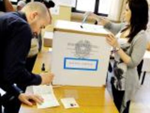 Affluenza in calo Grillo attacca