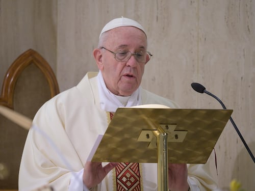 Chi prega per i nostri politici? L'appello di Papa Francesco