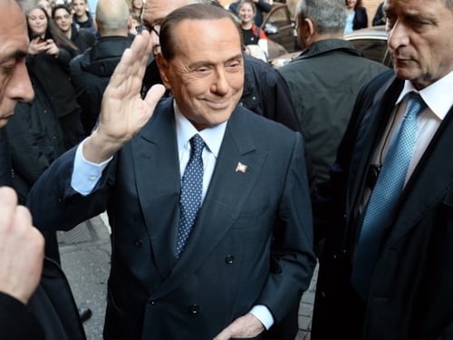 Dopo Sala, Mussolini e Musk la sinistra si butta su Berlusconi. Da FdI alla Lega tutti contro Report