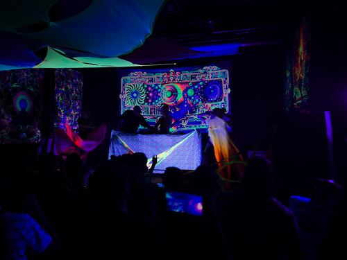 Una notte al Brancaleone, techno a tutto volume e alcol a fiumi