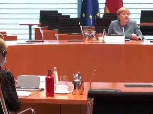La Merkel celebra Greta Thunberg nell'anniversario dello sciopero dalla scuola per il clima