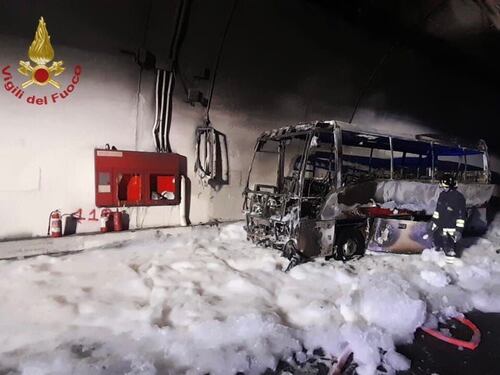 Il miracolo di Lecco: autista eroe salva 25 bambini dall'autobus in fiamme