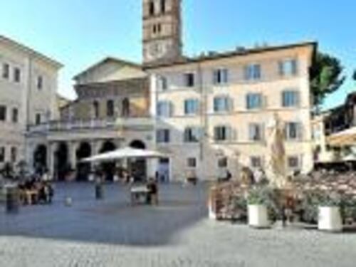 Il ristorante Galeassi finisce nella fontana