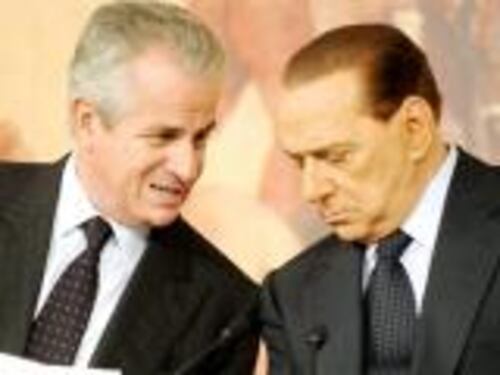 Berlusconi tende la mano a Fini