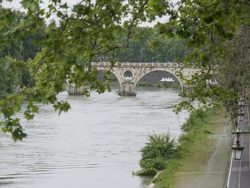 Roma, ragazzino disperso nel Tevere: "Non si è visto più, è andato giù"
