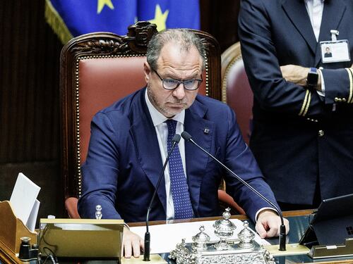 Decreto rave party, Mulè sfida Meloni: "Va modificato in Parlamento"