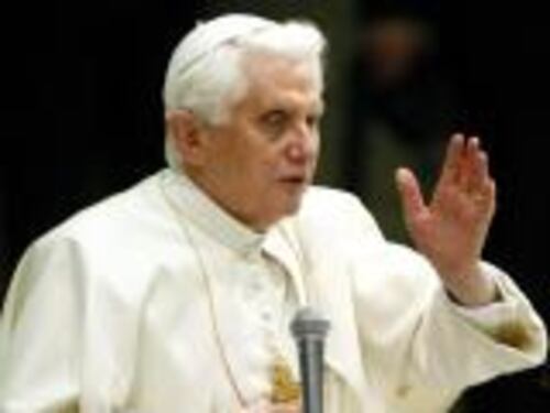 Il Papa benedice il patto a tre