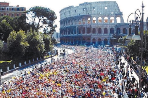 Acea Run Rome, la Maratona dell'acqua. I 42 secondi di silenzio per il Papa