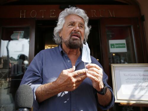 Torna Beppe Grillo. E inneggia al referendum sulla droga libera
