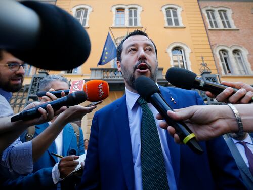 Salvini: "Sto col cronista del Tempo aggredito dai rom"