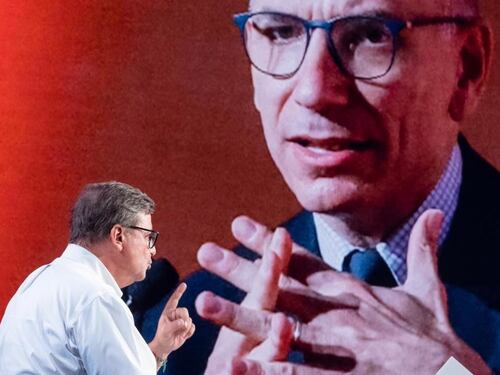 Sondaggio da allarme rosso per il Pd. Il centrodestra accelera, giù Renzi e Calenda