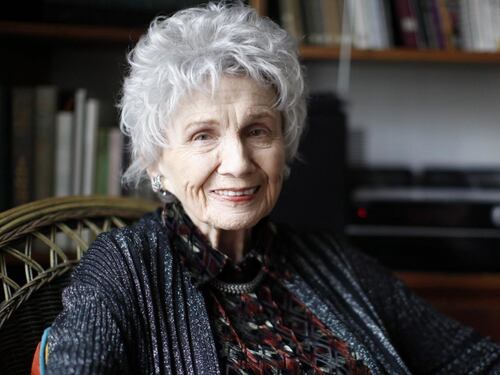 Addio ad Alice Munro: la regina del racconto breve si spegne a 92 anni