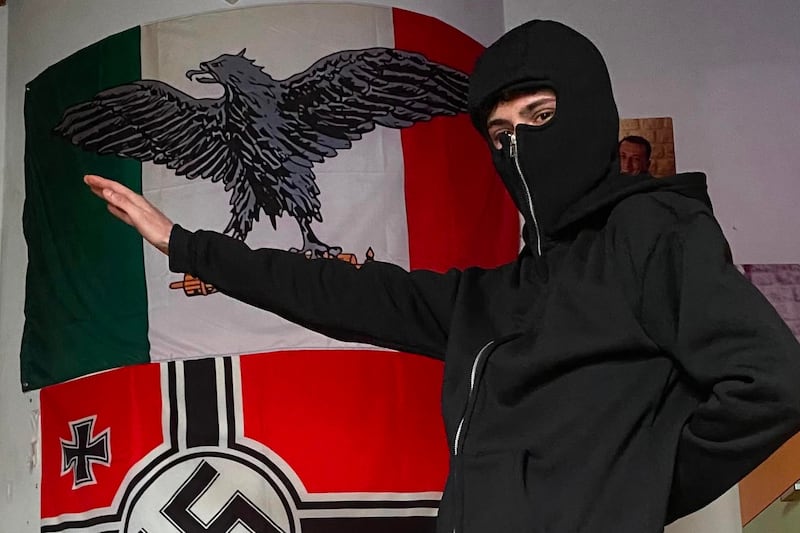 Milano, suprematismo e nazismo. Fermato 22enne pronto a colpire ebrei e musulmani