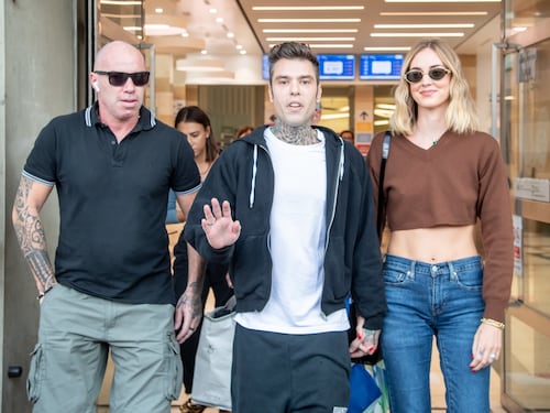Fedez torna a X Factor dopo l’emorragia interna: ecco il certificato medico