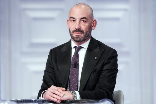Influenza, Bassetti già suona l’allarme: “Sarà una stagione durissima, casi in aumento del 70%”