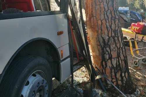 La Procura di Roma apre un'inchiesta per lesioni colpose. Sequestrato il cellulare dell'autista del 301
