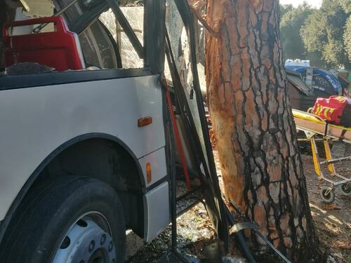 La Procura di Roma apre un'inchiesta per lesioni colpose. Sequestrato il cellulare dell'autista del 301
