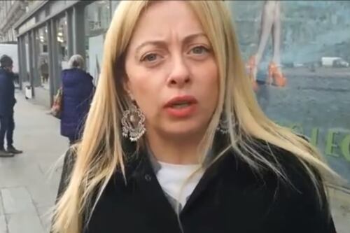 Piazza negata a Fratelli d'Italia: "Siete fascisti". L'ira di Giorgia Meloni: "Prove di regime"