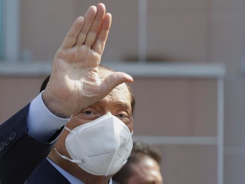 Quirinale, per la sinistra è sempre colpa del Cav. Ma stavolta Berlusconi si è sfilato in tempo