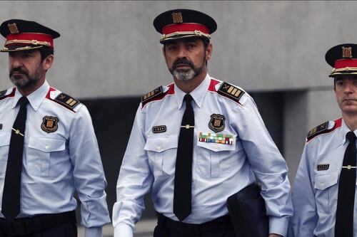 Catalogna, il braccio di ferro continua in tribunale. Interrogato il capo dei Mossos, Barcellona indaga sulla polizia spagnola