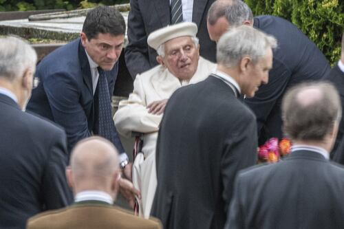 Pedofilia nella diocesi di Monaco, Ratzinger esprime turbamento e vergogna: "Vicino alle vittime"