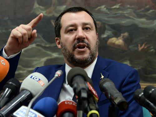 Il Parlamento cancella il business sui migranti