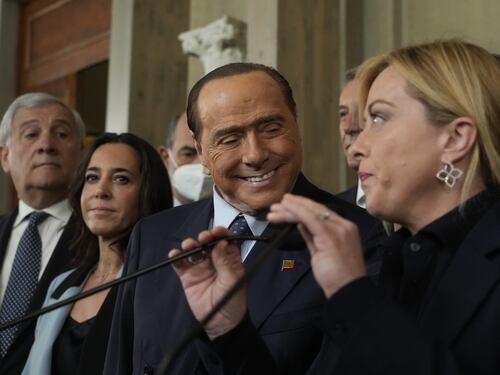 Commissione d'inchiesta sui pm. L'ultima mossa di Berlusconi che fa irritare Giorgia