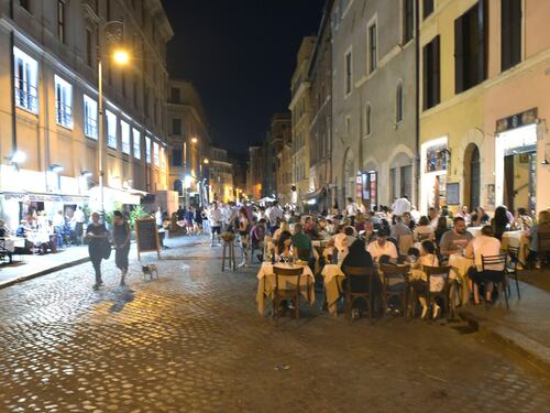 Tavolini e arredi, a Roma cambia tutto