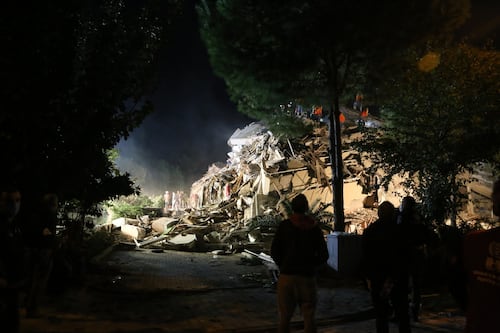 Terremoto in Turchia oggi, scossa di magnitudo 6.4: "Crolli e feriti, scene di panico"