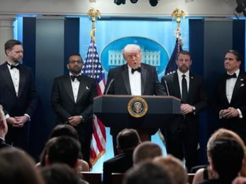 Spari alla cena di Trump con i corrispondenti. "Melania ha capito subito il pericolo"