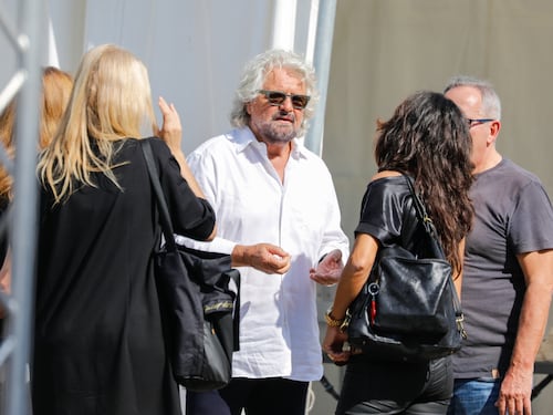 Furbata Grillo: "No voto agli anziani" Il motivo? Il M5s crolla tra gli over 65